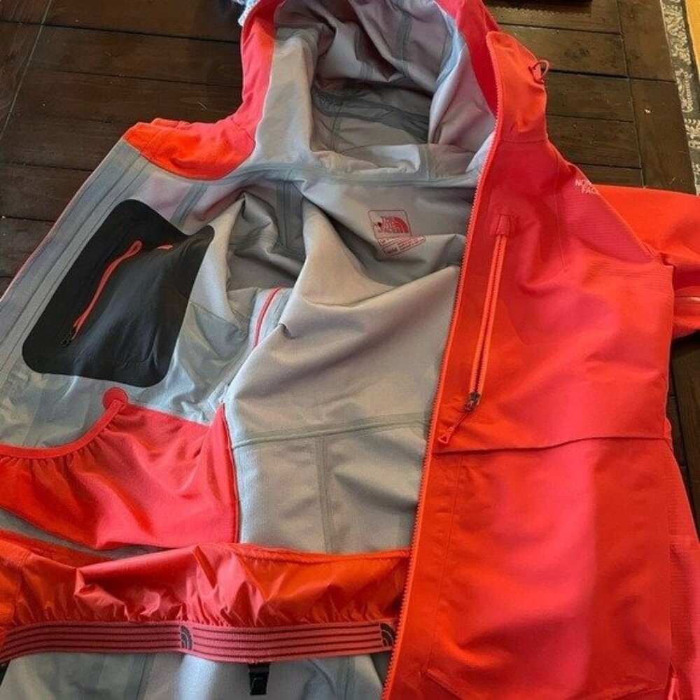 $499 The north face fuse Brigadine ski jacket with Recco. Womens Medium. READ